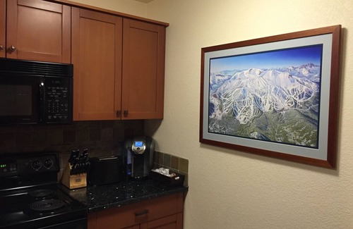 Mammoth Lakes Condominio | Casa de Lincoln en el piso superior de la aldea - Excelente 2 dormitorios con vista a Mammoth Mountain