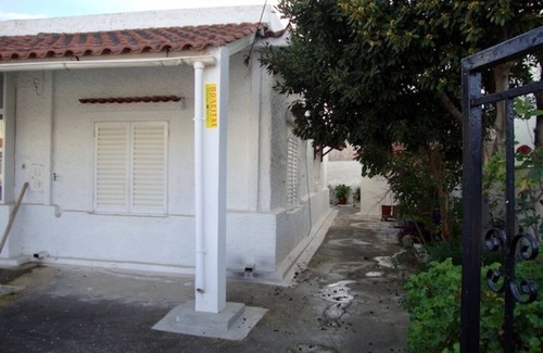 Spata-Artemida Casa | Casa tipo pueblo sin lujos, grande y asequible