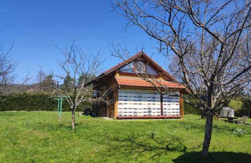 Macki Otro | Village Vista