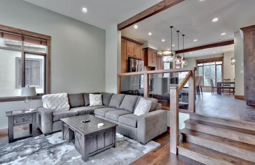 Sun Peaks Casa | Village Walk #21 By Bear Country
