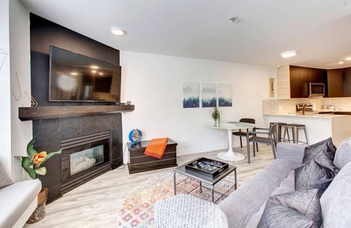 Village North Condominio | VillageMinimalistVibe - Views Free Parking Hot Tub