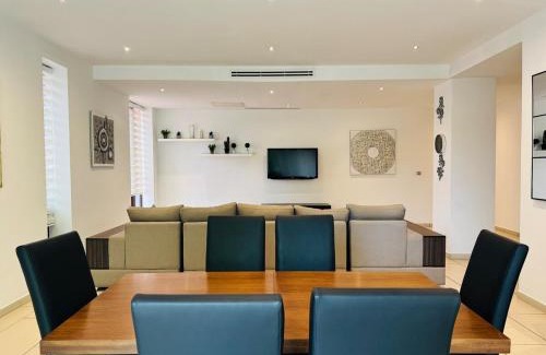 Accra Apartamento | Villaggio Vista Furnished 3 bedroom room 1st Floor flat & Service room