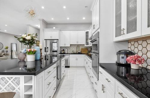 North Miami Villa | VillaLee Luxury Heated Pool & Spa Sauna Golf