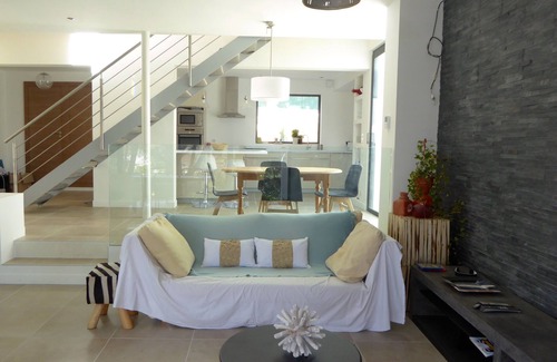Bandol Villa | Calanques: villa de arquitecto de 120m2 en un parque arbolado al pie de los arroyos.