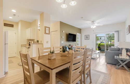 Lewes Condominio | Villas at Bay Crossing - perfectly appointed with pool & patio - beaches nearby