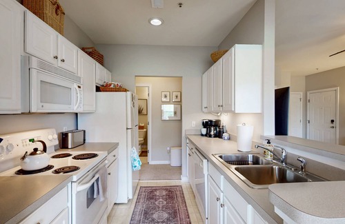 Rehoboth Beach Condominio | Villas at Bay Crossing pet friendly condo w/shared pool, balcony
