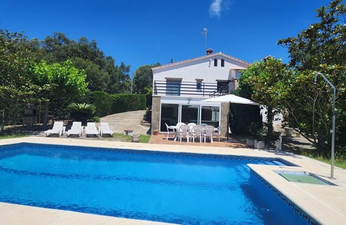 Can Carbonell Casa | VILLAS COSETTE / ¡Descubre Villa Martina, tu oasis perfecto en la Costa Brava! Fabulosa piscina y zona de Barbacoa!