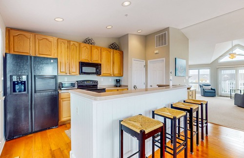 Bethany Beach Casa | Villas of Beach Cove corner townhouse with pool & views - 1 mile to beach