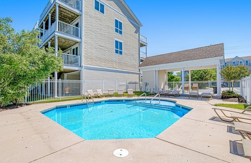Bethany Beach Casa | Villas of Beach Cove corner townhouse with pool & views - 1 mile to beach