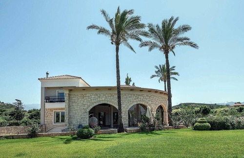 Platanias Town Villa | Villas Platanias 3 bedroom villa with indoor pool