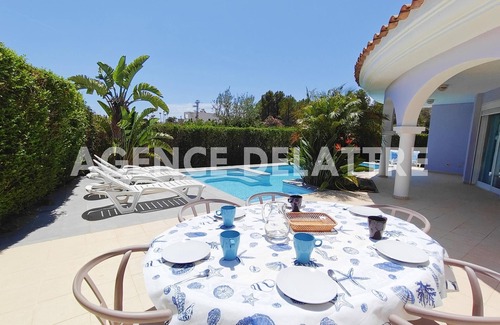 Peniscola Chalet De Esquí | Villas con piscina y Jacuzzi privado, 2 dormitorios, barbacoa, Wifi