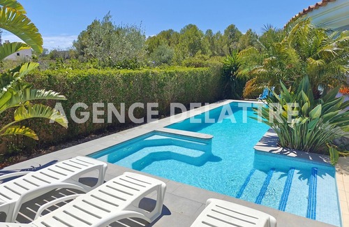 Peniscola Chalet De Esquí | Villas con piscina y Jacuzzi privado, 2 dormitorios, barbacoa, Wifi