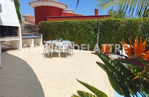 Peniscola Chalet De Esquí | Villas con piscina y Jacuzzi privado, 2 dormitorios, barbacoa, Wifi