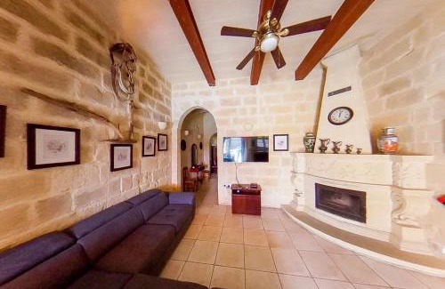 San Lawrenz Casa | Villayana Gozitan Farmhouse with pool - Happy Rentals