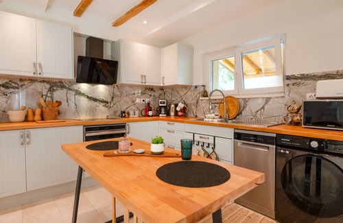 Petaleia Villa | Villekulla Villa: Tranquil Stay with Sea Views