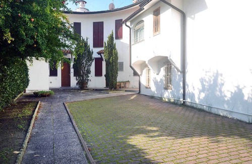 Lido delle Nazioni Casa | Villetta a schiera disposta su due livelli con ampio giardino privato
