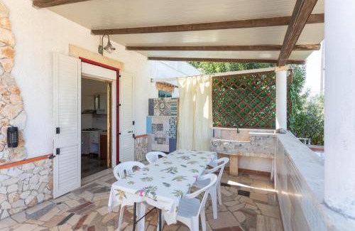 Torre Pali Casa | Villetta Aloe con piccola piscina by Apulia home