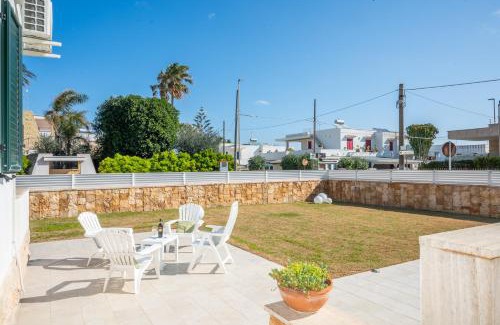 Torre Santa Sabina Casa | Villetta Pina 50m da spiaggia sabbia e parcheggio privato