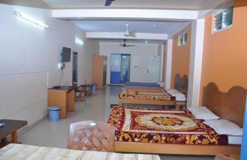 Kushalnagar Hotel | Vinayaka Deluxe Lodge
