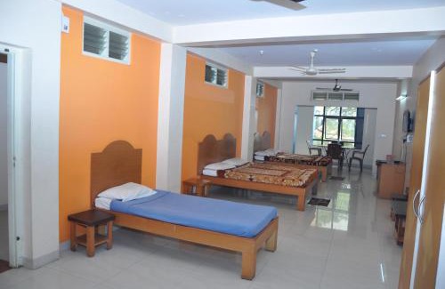 Kushalnagar Hotel | Vinayaka Deluxe Lodge
