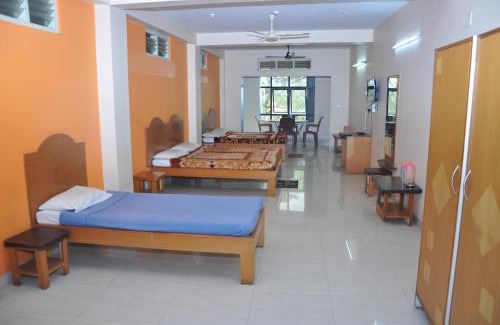 Kushalnagar Hotel | Vinayaka Deluxe Lodge