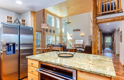 Sunriver Casa | Refugio de lujo en la montaña, ping pong, cocina gourmet, jacuzzi, aire acondicionado - VINE21