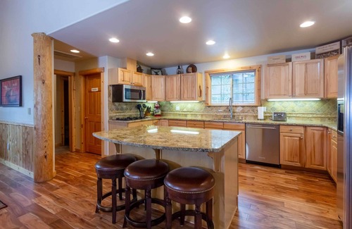 Sunriver Casa | Refugio de lujo en la montaña, ping pong, cocina gourmet, jacuzzi, aire acondicionado - VINE21