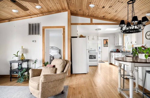 Blue Ridge Cabaña | Vineyard Cottage at Tranquility Farm