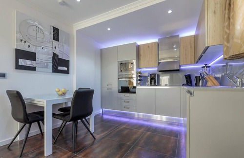 Gare Apartamento | Lujoso Penthouse con Jacuzzi y Vista al Jardín - Centro de Luxemburgo