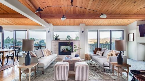 Santa Rosa Casa | Vino Blanco by AvantStay Private Wine Country Home w Mtn Views Deck