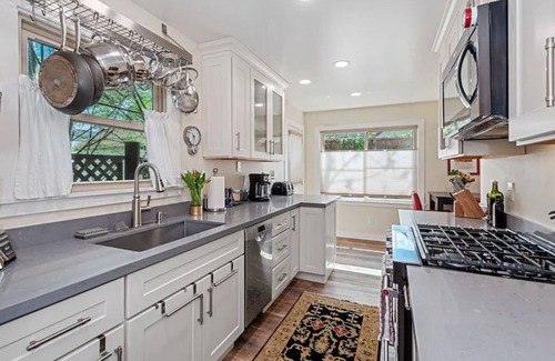 Memorial Hospital Neighborhood Casa | Vintage 2 Bedroom, Proctor Terrace