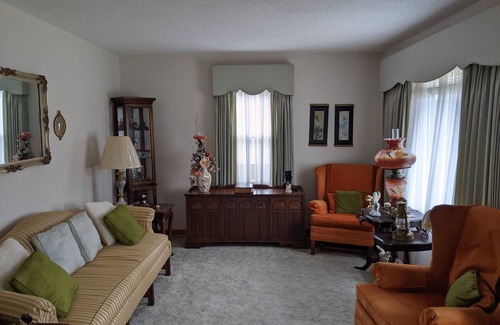 Burlington Casa | Vintage 2 bedroom w/large yard space