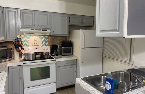 Norfolk - Virginia Beach Casa | Vintage 3 bed,2.5 bath townhouse 10 mins to ocean