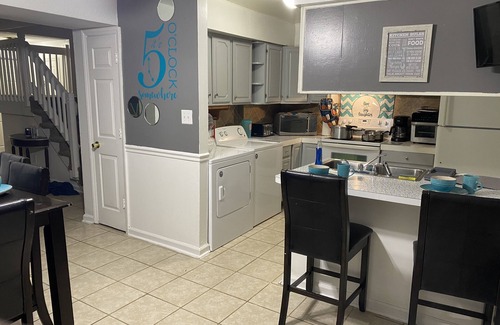 Norfolk - Virginia Beach Casa | Vintage 3 bed,2.5 bath townhouse 10 mins to ocean