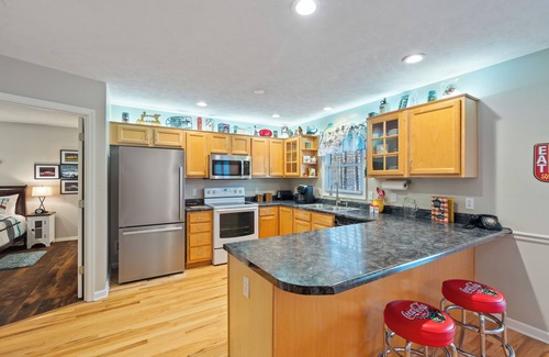 Bon Aqua Cabina | Vintage 50's & 60's theme Country Home on Wooded Acres near Franklin, Tennessee