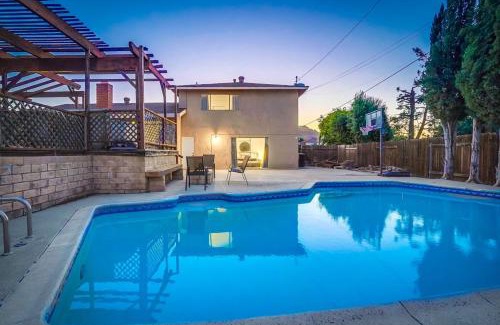 Hacienda Heights Casa | Vintage 6B 3BA Home Pool Hot Tub & Basketball Net