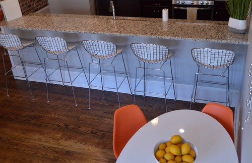 Central Business District Condominio | Anuncios Vintage Condominio de lujo temático, a 2 cuadras del Barrio Francés