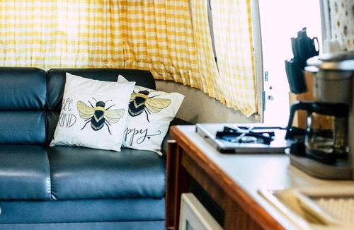 Covington Casa | Vintage Airstream Camper in Covington, VA 4 guests - 1 bedroom - 3 beds -1 bath