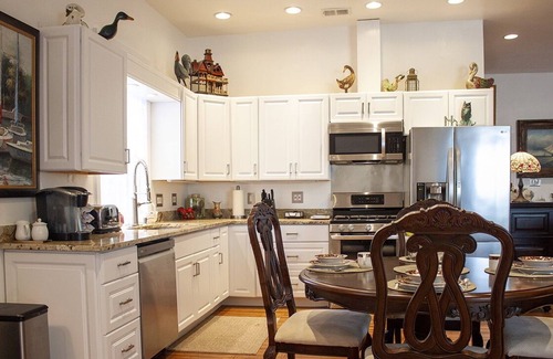 Dallas Apartamento | Vintage / antique 1200 sq. ft. interior studio & parking