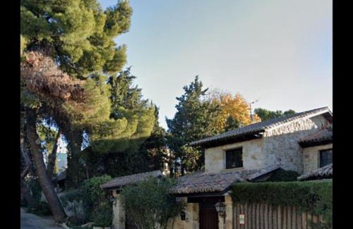 Almenara Apartamento | Vintage apartment on Plaza Castilla, Madrid