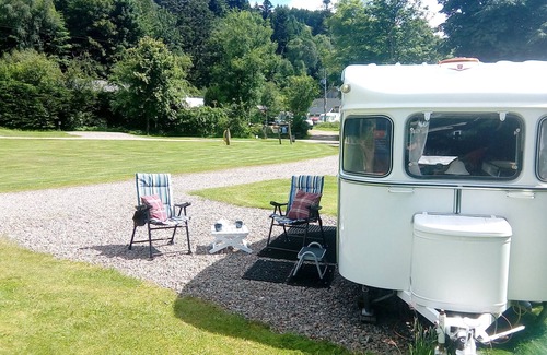 Strontian Casa | Vintage Caravan: en un tranquilo campamento de pueblo costero, listo para su llegada
