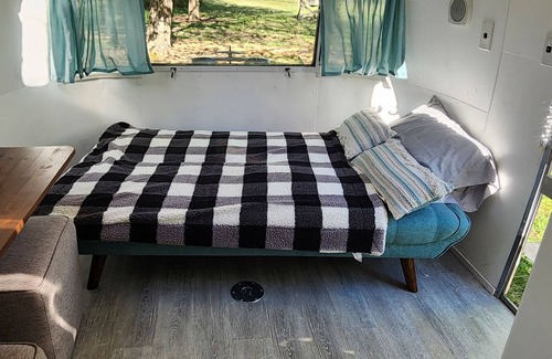 McMinnville Casa | Vintage Charm and Modern Comfort in a Renovated Airstream