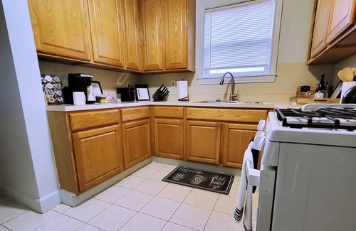 Detroit Casa | Vintage Charm, E. Eng. Village, 10mins to Dt. Det.