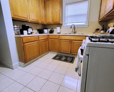 Detroit Casa | Vintage Charm, E. Eng. Village, 10mins to Dt. Det.