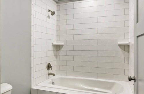 Parkville Apartamento | ✰Vintage Charm✰ King Bed & Great Bath✰Main Street