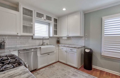 Terrell Heights Casa | Vintage Charm Retreat in Alamo Heights