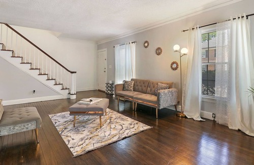 Waukegan Casa | Vintage Charm Spacious NorthShore Home GreatLakes