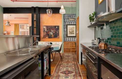 Cape Town City Centre Apartamento | Vintage Chic Apartment: Industrial-Inspired Living