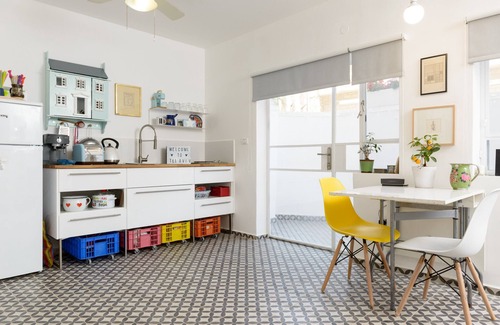 Neve Tzedek Apartamento | Vintage & Chic with Patio by FeelHome