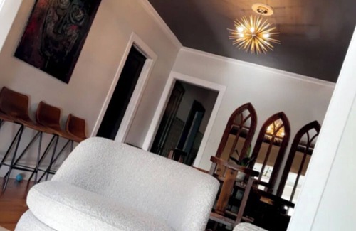 Rogers Park Apartamento | Vintage City Chic: The Artist's Haven. 5 Blocks from Lake Michigan!